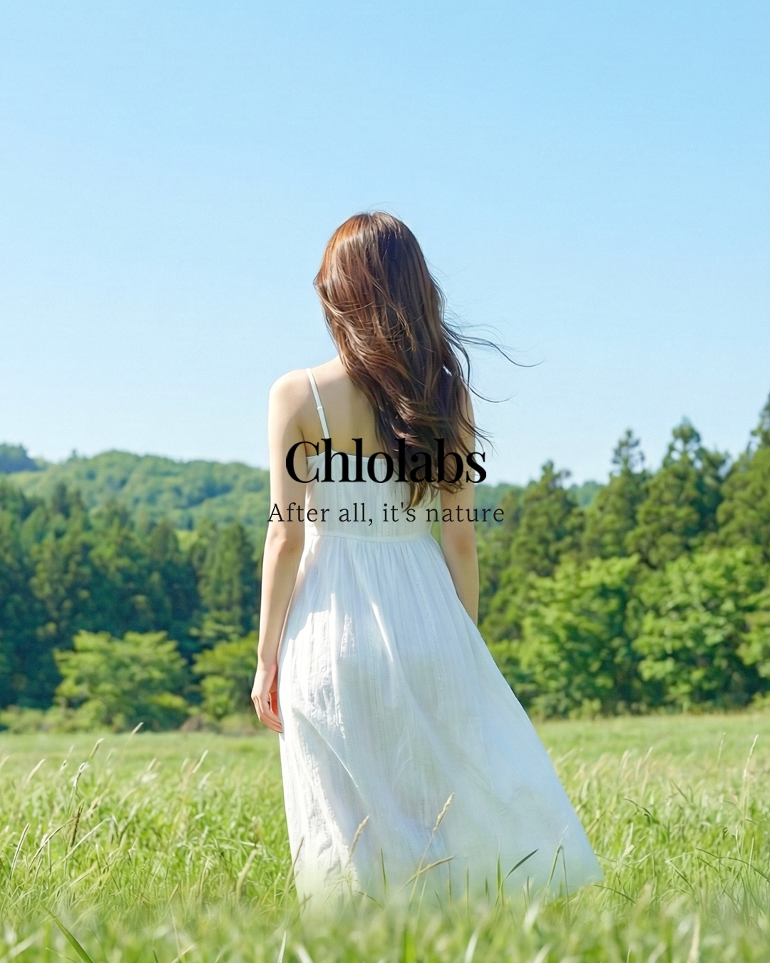 초원에서 자연을 바라보는 Chlolabs 브랜드 이미지